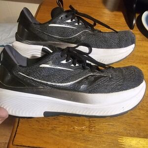 Womens Saucony Form Fit 8MM Offset Running Sneakers 8.5